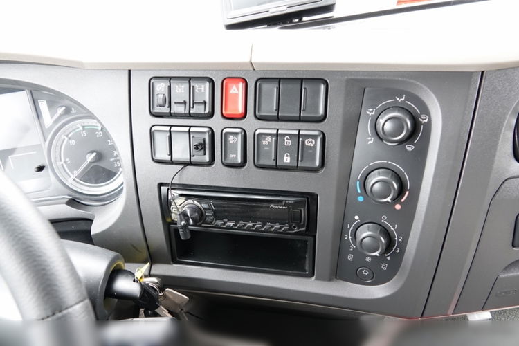 DAF LF 250 / 4X2 / SKRZYNIOWY - 7.30 + HDS HYVA HB 150XE3 / STEROWANIE RADIOWE / ROTATOR / MAX UDŹWIG: 5200 KG / EURO 6  zdjęcie 37