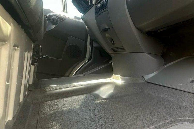 Volkswagen Crafter 2.0 165KM 2014 L2H2 3.5t na haku Tempomat 233 tys. km zdjęcie 13