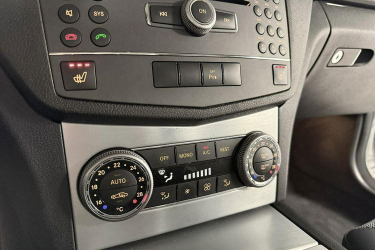 Mercedes C 220 2.2 170KM Automat Avantgarde Navi BXenon Pełna historia serwis NIEMIEC zdjęcie 23