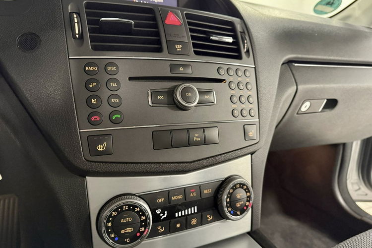 Mercedes C 220 2.2 170KM Automat Avantgarde Navi BXenon Pełna historia serwis NIEMIEC zdjęcie 24