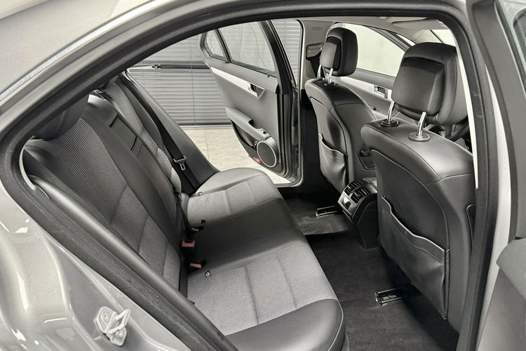 Mercedes C 220 2.2 170KM Automat Avantgarde Navi BXenon Pełna historia serwis NIEMIEC zdjęcie 26