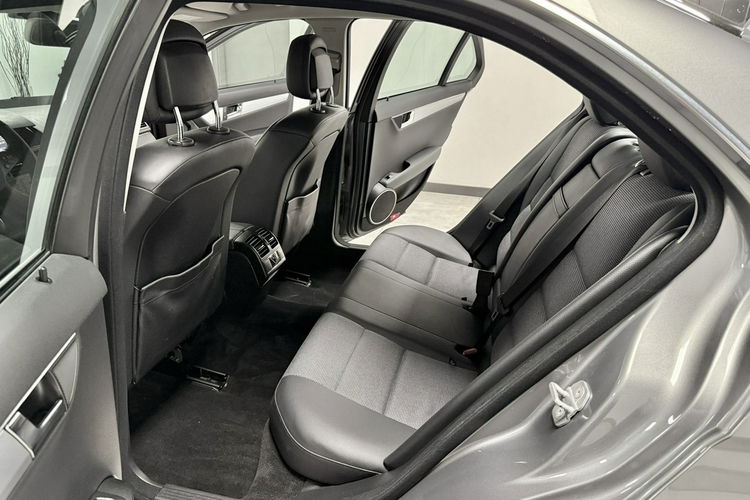 Mercedes C 220 2.2 170KM Automat Avantgarde Navi BXenon Pełna historia serwis NIEMIEC zdjęcie 27