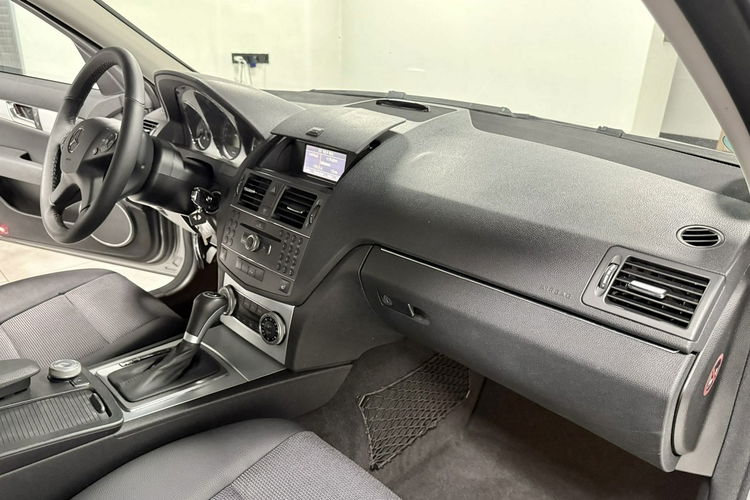 Mercedes C 220 2.2 170KM Automat Avantgarde Navi BXenon Pełna historia serwis NIEMIEC zdjęcie 29