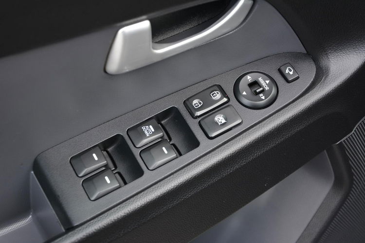 Kia Sportage 4x4 Panorama Xenon Ledy Navi Kamera Skóry Park Assist zdjęcie 28