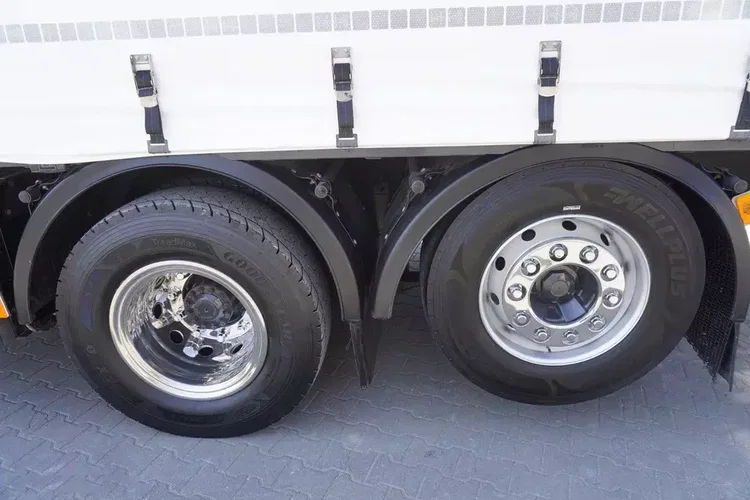 Volvo FH 500 XXL / Firanka / 290 tys. km / Oś skrętna / przyczepa Schwarzmüller zdjęcie 21