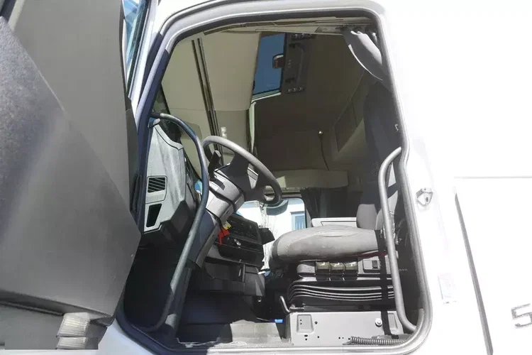 Volvo FH 500 XXL / Firanka / 290 tys. km / Oś skrętna / przyczepa Schwarzmüller zdjęcie 22