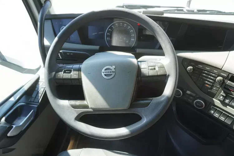 Volvo FH 500 XXL / Firanka / 290 tys. km / Oś skrętna / przyczepa Schwarzmüller zdjęcie 25