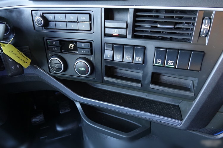 Volvo FH 500 / I-SAVE / XXL / KLIMA POSTOJOWA / NOWY MODEL / OPONY 100 % / PO ZŁOTYM KONTRAKCIE SERWISOWYM zdjęcie 36