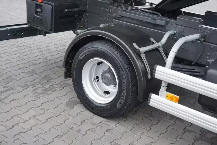 Renault D 210 / E 6 / WYWROTKA + HDS / ROTATOR zdjęcie 19