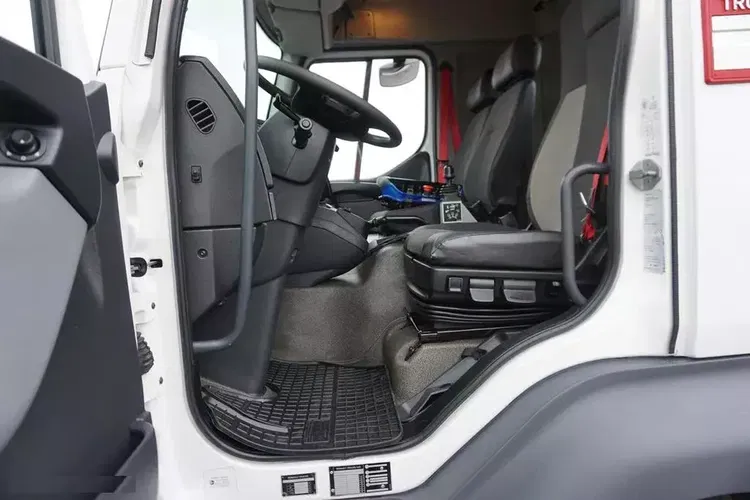 Renault D 210 / E 6 / WYWROTKA + HDS / ROTATOR zdjęcie 32