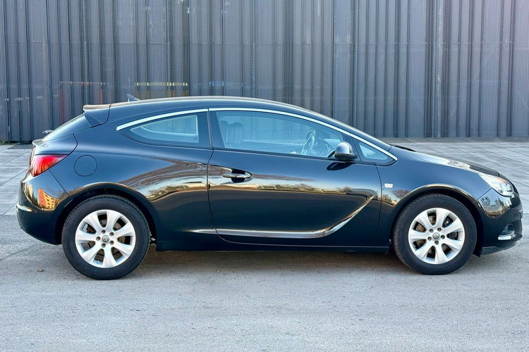 Opel Astra GTC 1.4 turbo 140KM zdjęcie 2