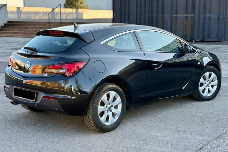 Opel Astra GTC 1.4 turbo 140KM zdjęcie 4