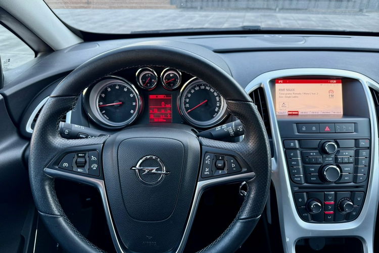 Opel Astra GTC 1.4 turbo 140KM zdjęcie 7