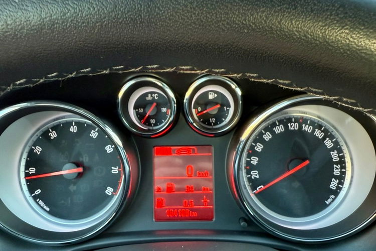 Opel Astra GTC 1.4 turbo 140KM zdjęcie 8