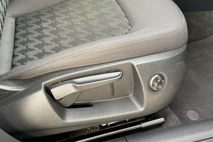 Audi A3 2.0 150KM+BI-XENON+LED+Asystent Poleceń+NAVI+Podgrzew fotele zdjęcie 39