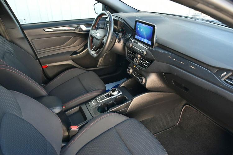Ford Focus ST line 1.0EcoBoost 125KM Automat 2020r. LED NAVi TEMPOMAT Isofix zdjęcie 11