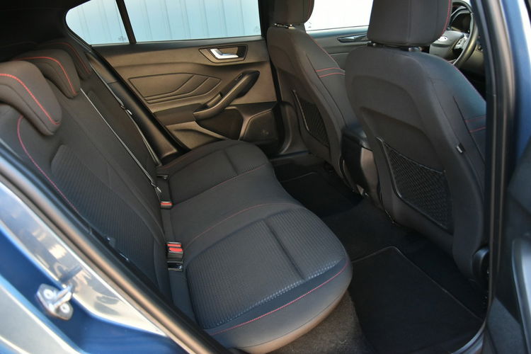 Ford Focus ST line 1.0EcoBoost 125KM Automat 2020r. LED NAVi TEMPOMAT Isofix zdjęcie 12