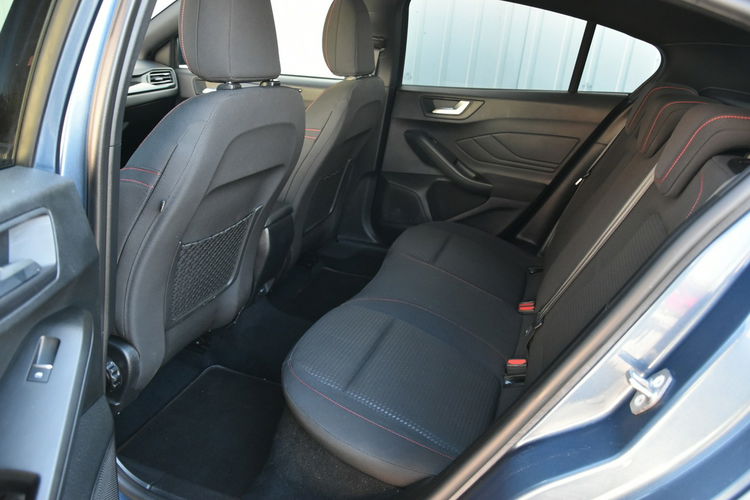 Ford Focus ST line 1.0EcoBoost 125KM Automat 2020r. LED NAVi TEMPOMAT Isofix zdjęcie 13