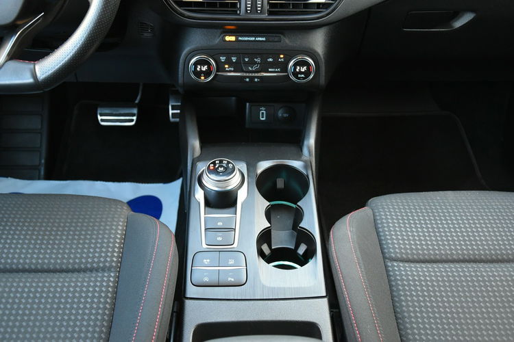 Ford Focus ST line 1.0EcoBoost 125KM Automat 2020r. LED NAVi TEMPOMAT Isofix zdjęcie 9