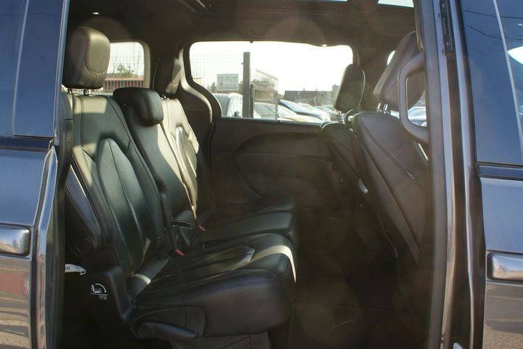 Chrysler Pacifica Limited 35th Anniversary Edition zdjęcie 15