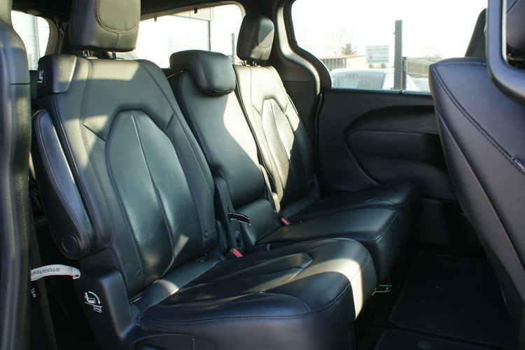 Chrysler Pacifica Limited 35th Anniversary Edition zdjęcie 16