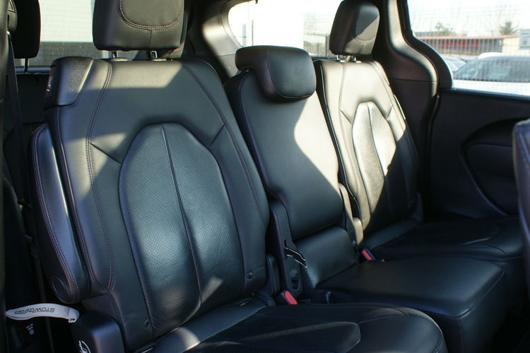 Chrysler Pacifica Limited 35th Anniversary Edition zdjęcie 17