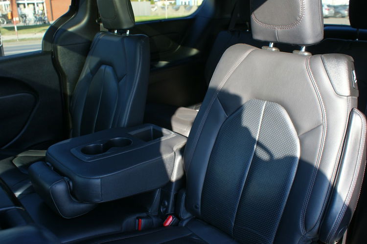 Chrysler Pacifica Limited 35th Anniversary Edition zdjęcie 21