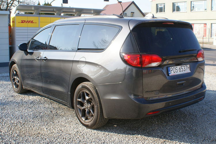 Chrysler Pacifica Limited 35th Anniversary Edition zdjęcie 3