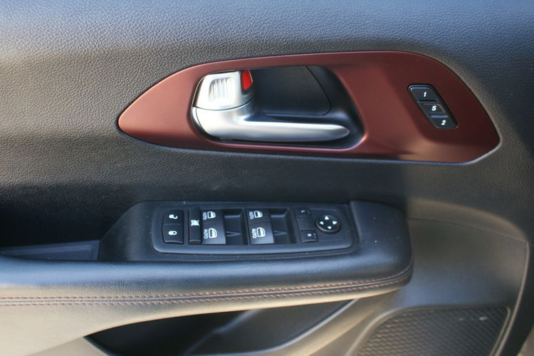 Chrysler Pacifica Limited 35th Anniversary Edition zdjęcie 32