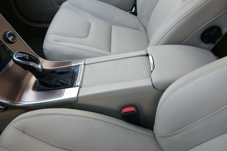 Volvo XC 60 Momentum AWD 2.4D4 180KM Automat 2014r. Salon Virtual BiX NAVi LED zdjęcie 28