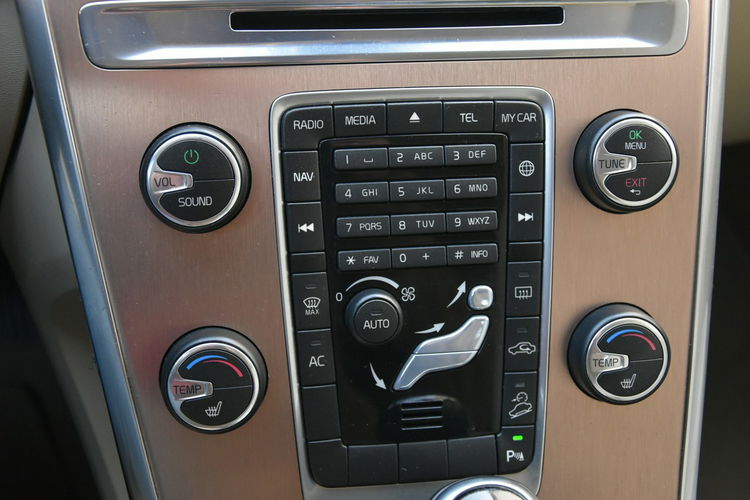 Volvo XC 60 Momentum AWD 2.4D4 180KM Automat 2014r. Salon Virtual BiX NAVi LED zdjęcie 30