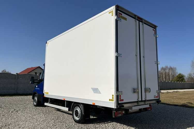 Mercedes Sprinter /Iveco Daily 35S16 Kontener Dł.-4.5m GWARANCJA 3.0/160KM Pneumatyka zdjęcie 4