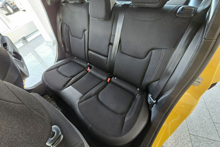 Jeep Renegade aktywny tempomat, czytanie znaków, grzane fotele i kierownica zdjęcie 14