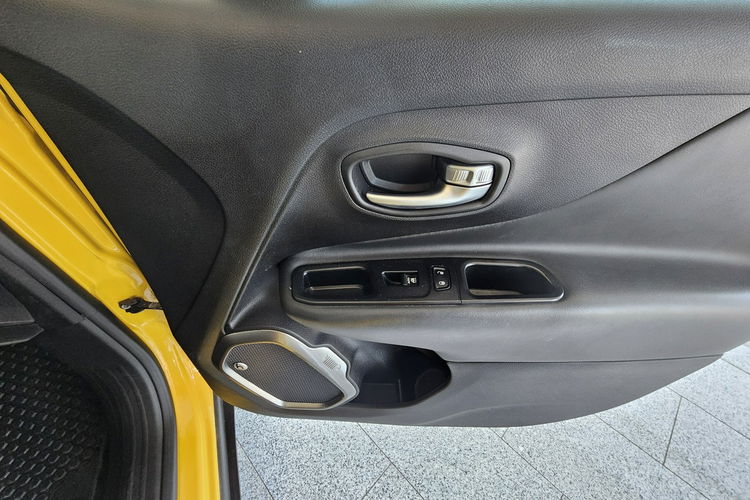 Jeep Renegade aktywny tempomat, czytanie znaków, grzane fotele i kierownica zdjęcie 16
