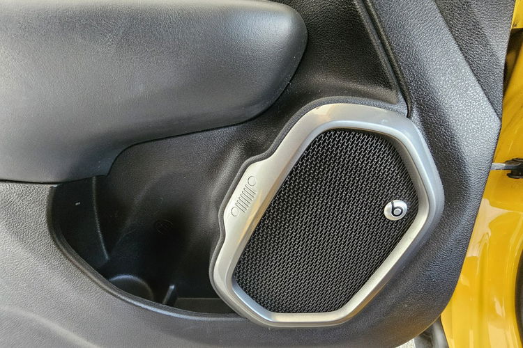 Jeep Renegade aktywny tempomat, czytanie znaków, grzane fotele i kierownica zdjęcie 17