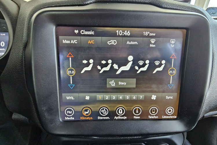 Jeep Renegade aktywny tempomat, czytanie znaków, grzane fotele i kierownica zdjęcie 19