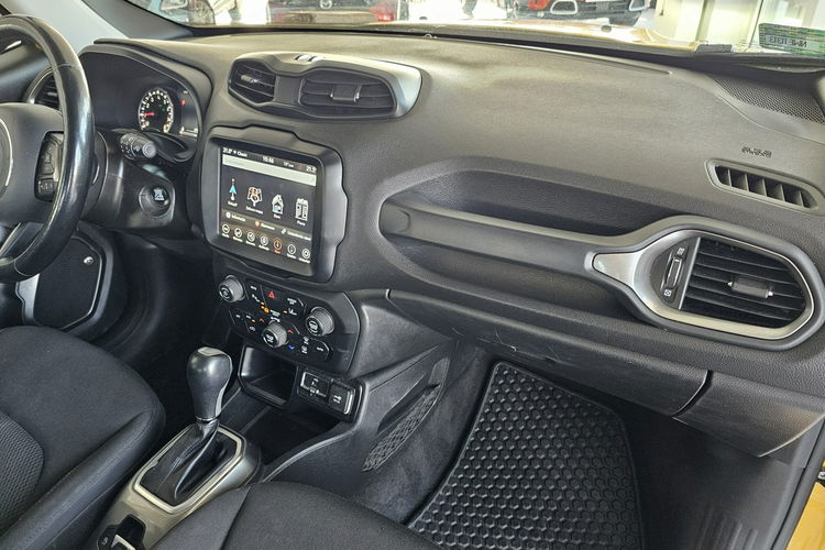 Jeep Renegade aktywny tempomat, czytanie znaków, grzane fotele i kierownica zdjęcie 21