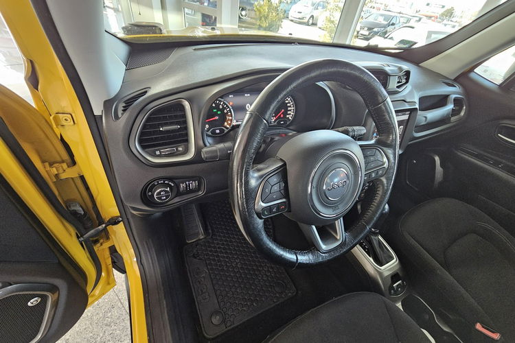 Jeep Renegade aktywny tempomat, czytanie znaków, grzane fotele i kierownica zdjęcie 31