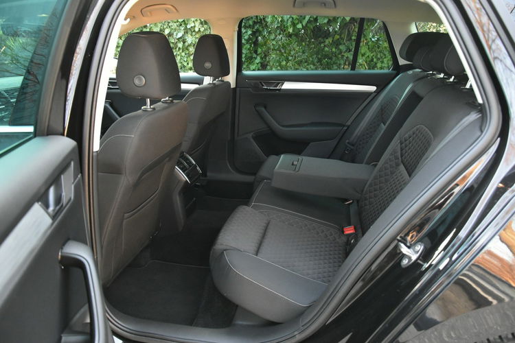 Skoda Superb 2.0TDi 150KM DSG 2021r. niski przebieg FullLED NAVi Kamera alu18" zdjęcie 12