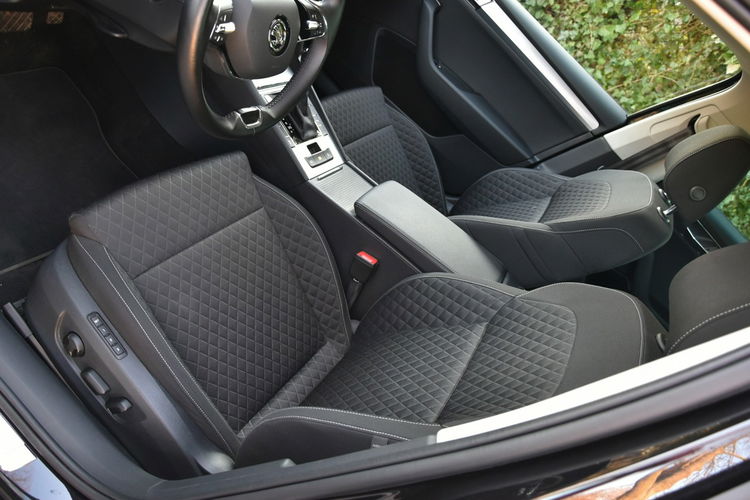 Skoda Superb 2.0TDi 150KM DSG 2021r. niski przebieg FullLED NAVi Kamera alu18" zdjęcie 24