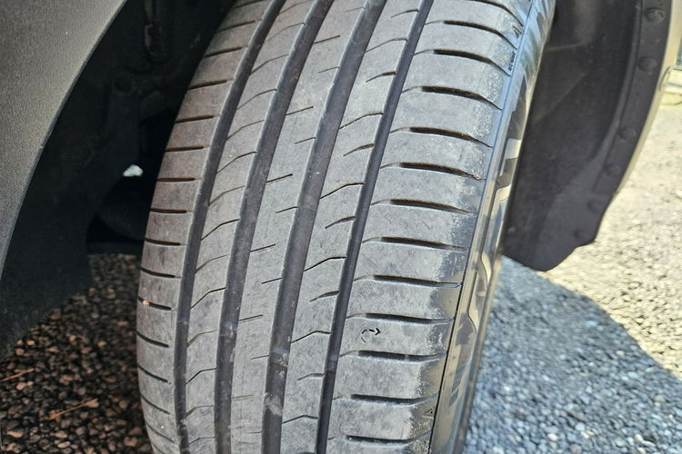 Ford Kuga Climatronic / Asystent parkowania / Podgrzewane fotele / 6 biegów, itd zdjęcie 14