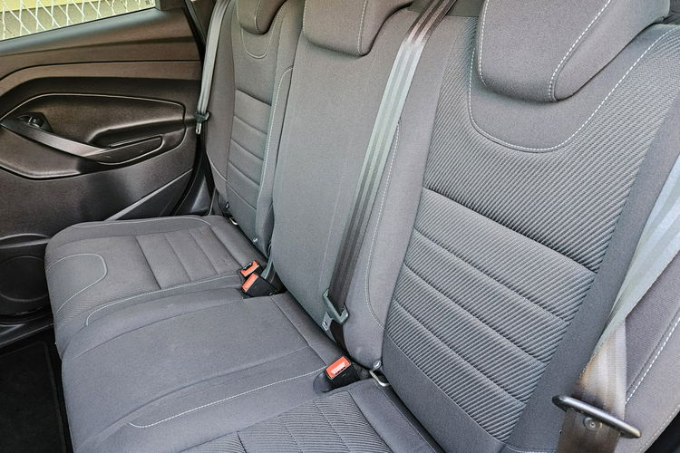 Ford Kuga Climatronic / Asystent parkowania / Podgrzewane fotele / 6 biegów, itd zdjęcie 15