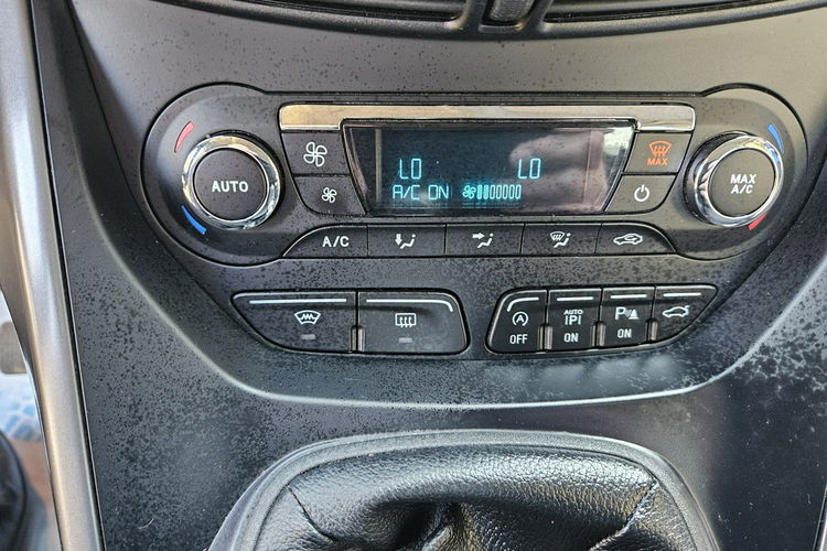 Ford Kuga Climatronic / Asystent parkowania / Podgrzewane fotele / 6 biegów, itd zdjęcie 16