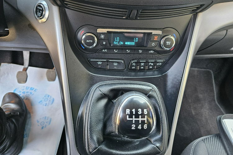 Ford Kuga Climatronic / Asystent parkowania / Podgrzewane fotele / 6 biegów, itd zdjęcie 9