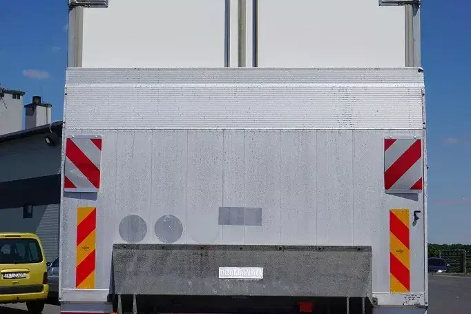 Mercedes ATEGO / 1221 / ACC / EURO 6 / KONTENER + WINDA / 17 PALET zdjęcie 33