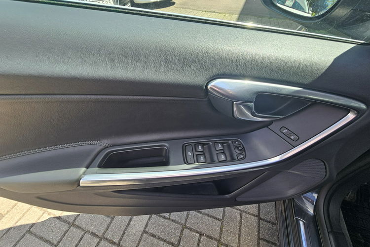 Volvo S60 , bogate wyposażenie, niski przebieg zdjęcie 18