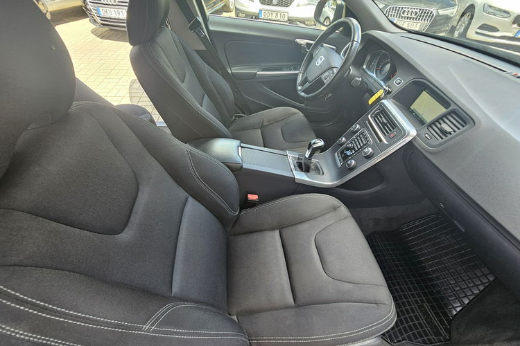 Volvo S60 , bogate wyposażenie, niski przebieg zdjęcie 9