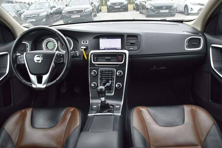 Volvo V60 2.0D3 163Km 5-cyl Navi Skóra Gwarancja zdjęcie 12