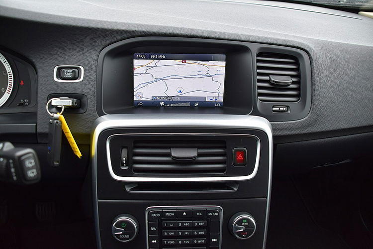 Volvo V60 2.0D3 163Km 5-cyl Navi Skóra Gwarancja zdjęcie 14