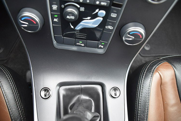 Volvo V60 2.0D3 163Km 5-cyl Navi Skóra Gwarancja zdjęcie 15